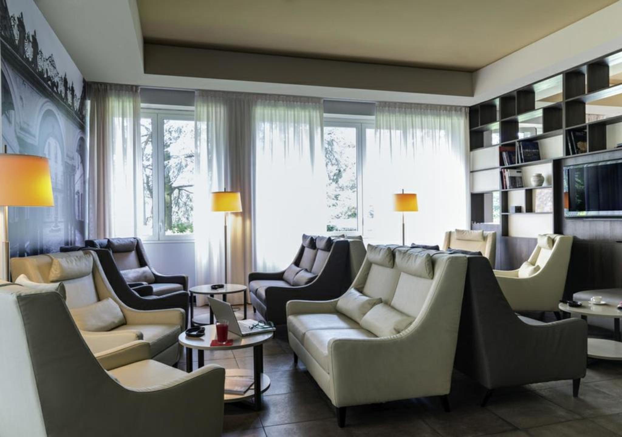 Bis Hotel Варезе Экстерьер фото