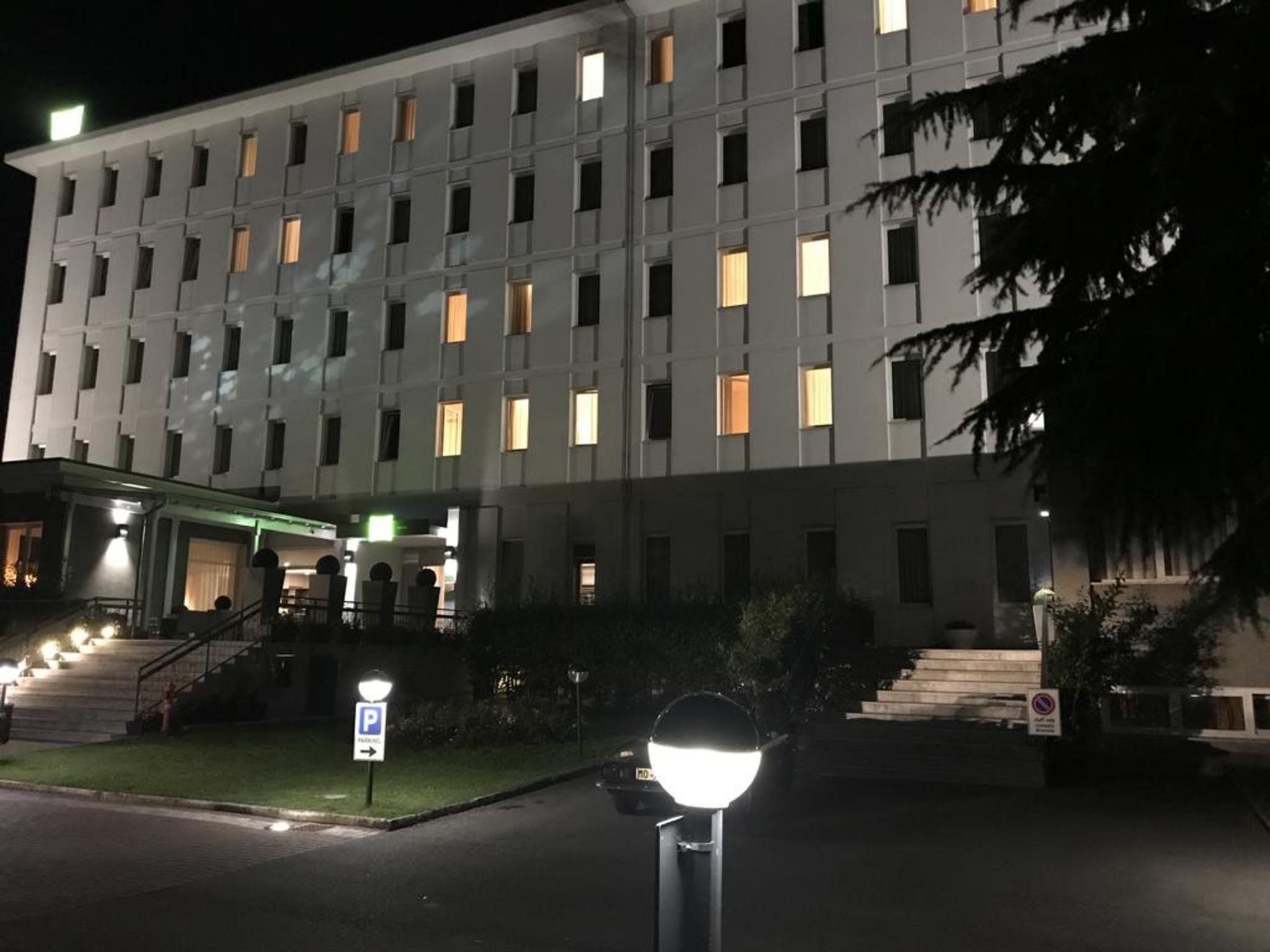 Bis Hotel Варезе Экстерьер фото