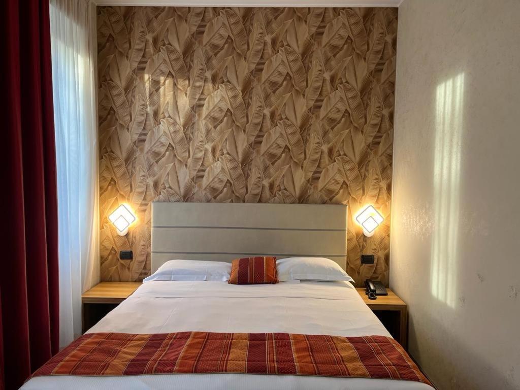 Bis Hotel Варезе Экстерьер фото
