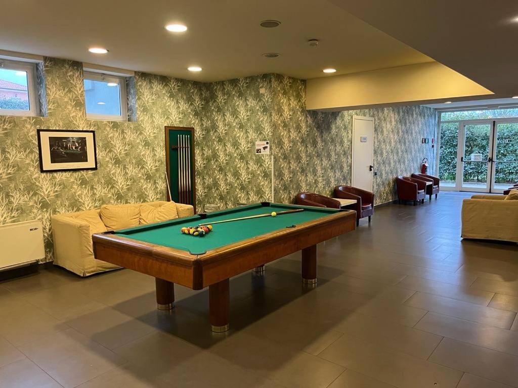 Bis Hotel Варезе Экстерьер фото