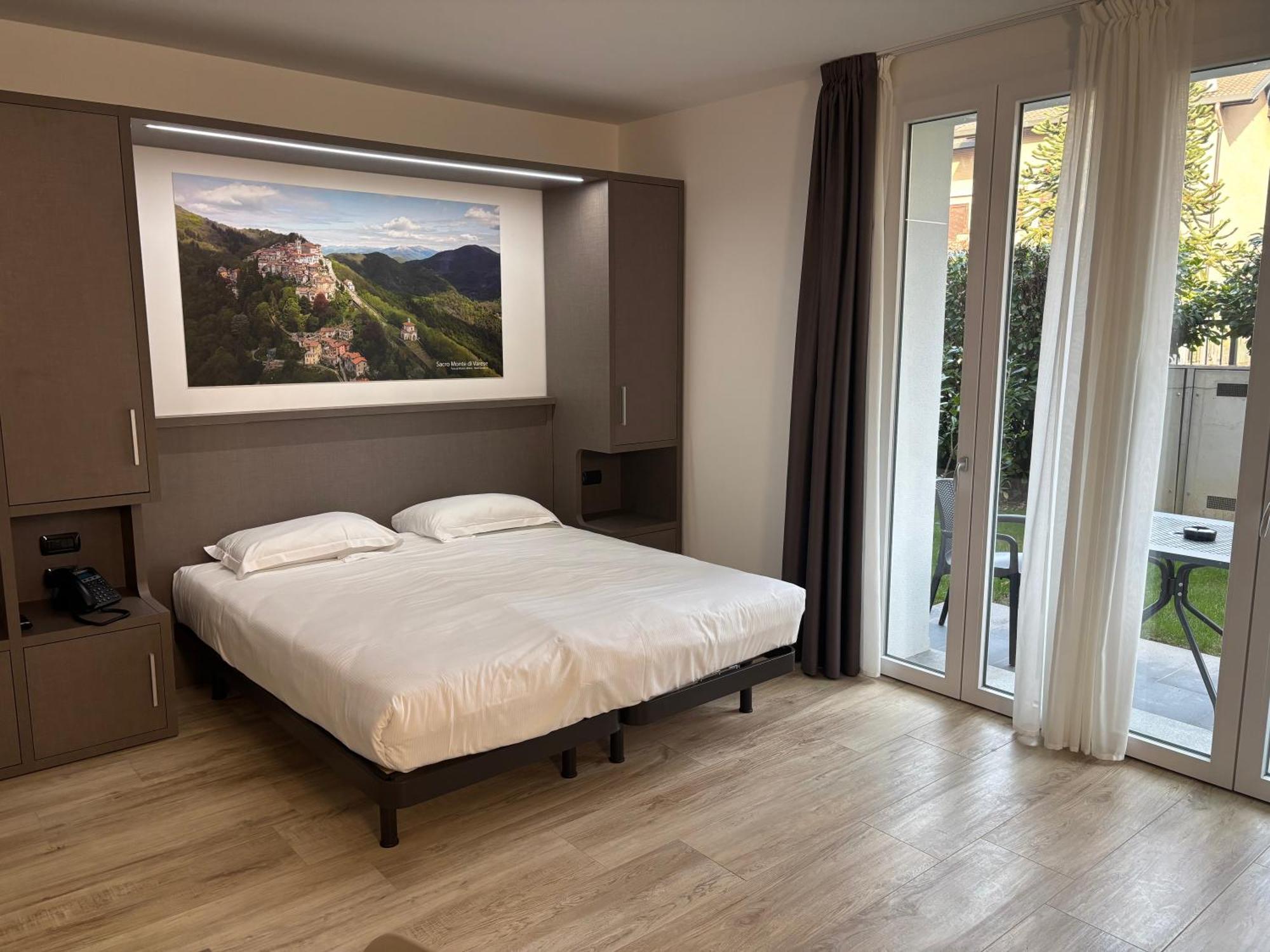 Bis Hotel Варезе Экстерьер фото