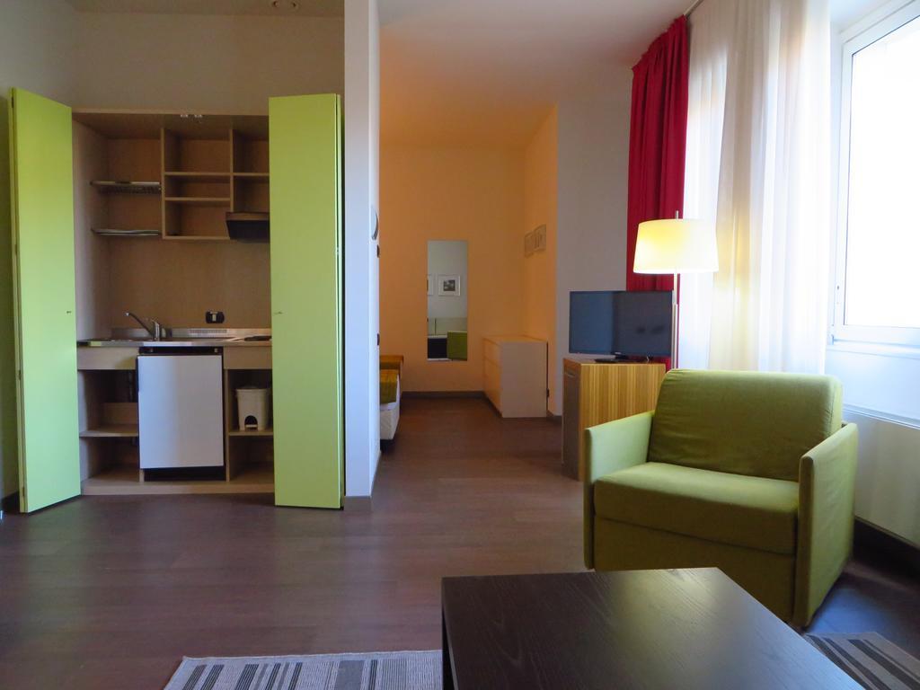 Bis Hotel Варезе Экстерьер фото