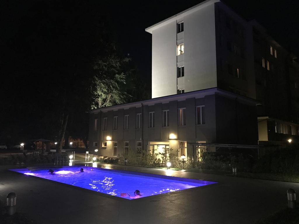 Bis Hotel Варезе Экстерьер фото