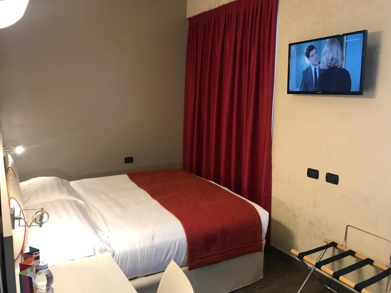Bis Hotel Варезе Экстерьер фото