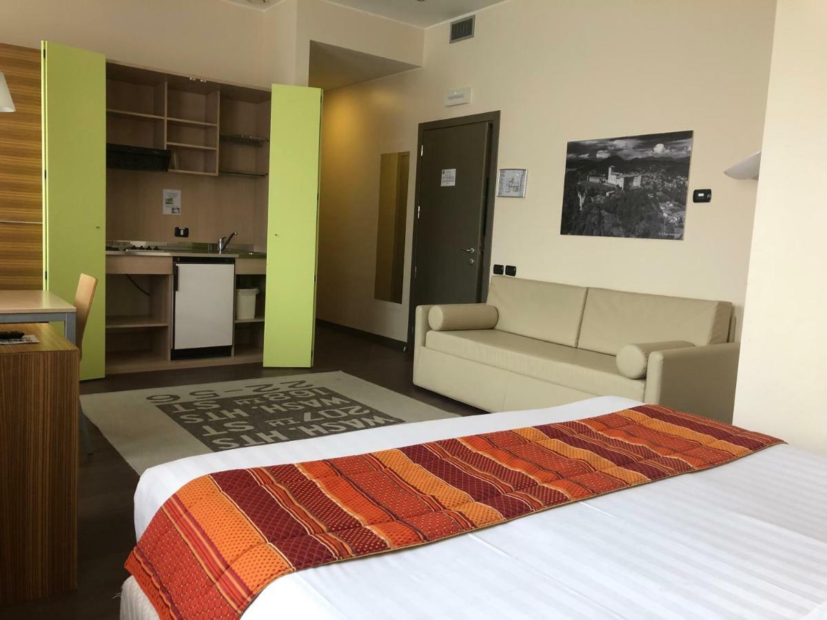 Bis Hotel Варезе Экстерьер фото